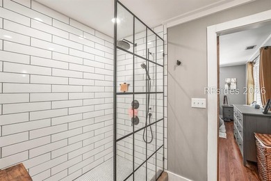 Charming 1940s ranch full of character, featuring spacious front - photo 21