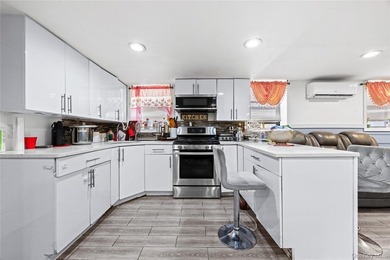 Brick fully detached 4-family with close to 4000 square feet - photo 21