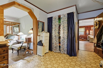 **MOTIVATED SELLERS** Welcome to this cozy 3-bedroom, 1-bathroom