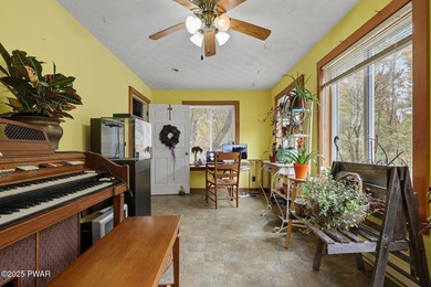 **MOTIVATED SELLERS** Welcome to this cozy 3-bedroom, 1-bathroom