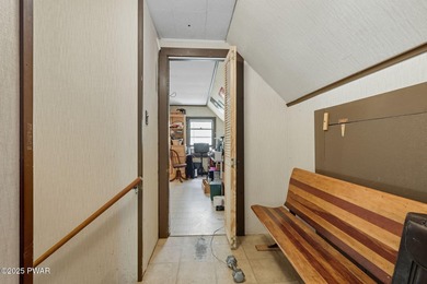 **MOTIVATED SELLERS** Welcome to this cozy 3-bedroom, 1-bathroom