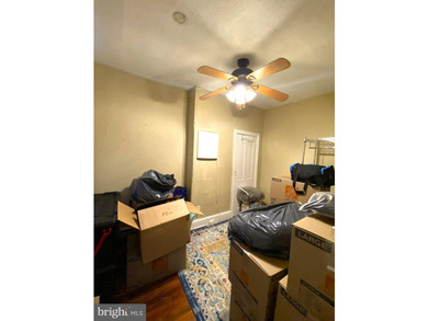 INVESTOR ALERT! Come see this 3 bedroom, 1 bath townhouse - photo 9