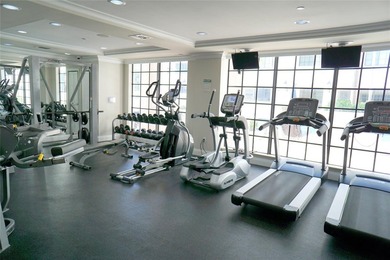 Luxury, light & bright fully updated 2-bedroom, 2-bathrooms - photo 32