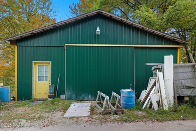 **MOTIVATED SELLERS** Welcome to this cozy 3-bedroom, 1-bathroom