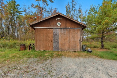 **MOTIVATED SELLERS** Welcome to this cozy 3-bedroom, 1-bathroom