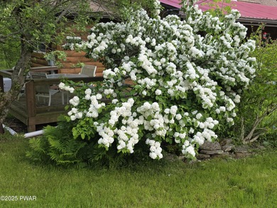 **MOTIVATED SELLERS** Welcome to this cozy 3-bedroom, 1-bathroom