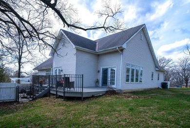 Enjoy peaceful outdoor surroundings all within minutes from - photo 8