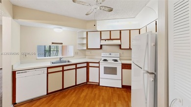 Beautifully maintained lakefront condo featuring 2 bedrooms and - photo 17