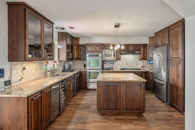 Welcome to your waterfront retreat on Cedar Creek Lake in the - photo 17