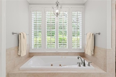 Elegant Mediterranean residence with a striking Spanish S-tile - photo 21