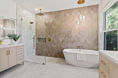 Welcome to a Masterpiece of luxury living. This Newly Renovated - photo 28