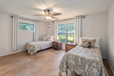 Welcome to your waterfront retreat on Cedar Creek Lake in the - photo 29