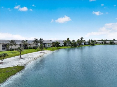 Beautifully maintained lakefront condo featuring 2 bedrooms and - photo 38