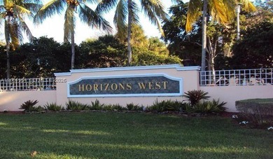 Highly sought-after Horizons West FIRST FLOOR 1 bedroom / 1.5 - photo 1
