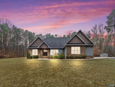 Lake Guntersville Home For Sale in Guntersville Alabama