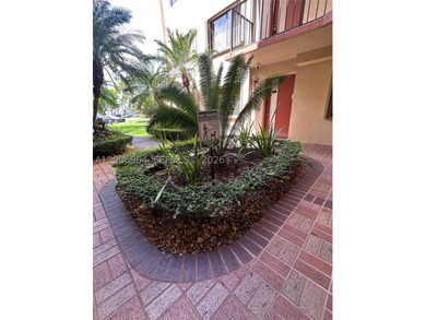 Highly sought-after Horizons West FIRST FLOOR 1 bedroom / 1.5 - photo 2