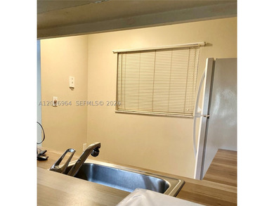 Highly sought-after Horizons West FIRST FLOOR 1 bedroom / 1.5 - photo 9