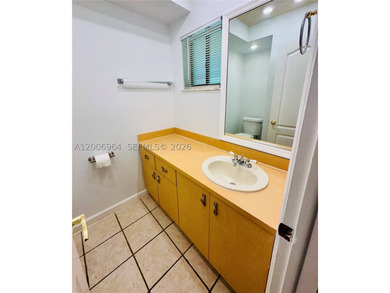 Highly sought-after Horizons West FIRST FLOOR 1 bedroom / 1.5 - photo 10