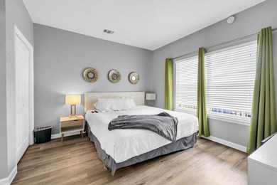 Sleeps 4! This beautifully updated 2nd-floor end-unit 1-bedroom - photo 4