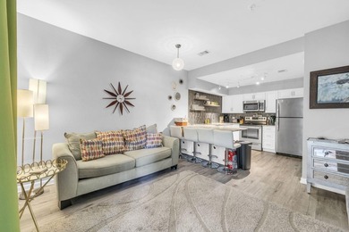 Sleeps 4! This beautifully updated 2nd-floor end-unit 1-bedroom - photo 10
