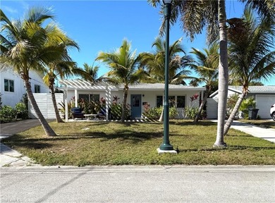 (private lake, pond, coastal) Home For Sale in Naples Florida