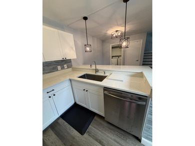 Welcome to this beautifully renovated, move-in ready 2-bedroom - photo 11