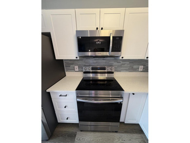 Welcome to this beautifully renovated, move-in ready 2-bedroom - photo 12