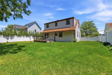 Welcome To This Spacious 4-Bedroom, 2-Bath Home In Merrick - photo 20