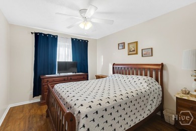 Filled with natural light and designed for comfortable living - photo 22