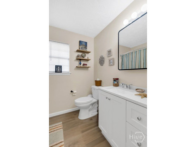 Filled with natural light and designed for comfortable living - photo 23