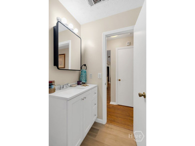 Filled with natural light and designed for comfortable living - photo 24