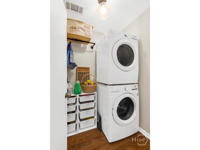Filled with natural light and designed for comfortable living - photo 27