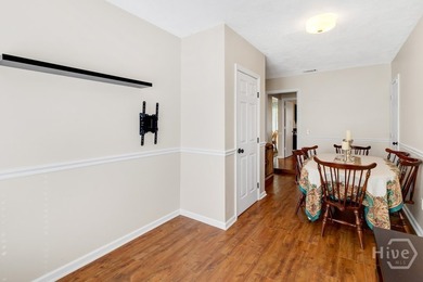 Filled with natural light and designed for comfortable living - photo 31