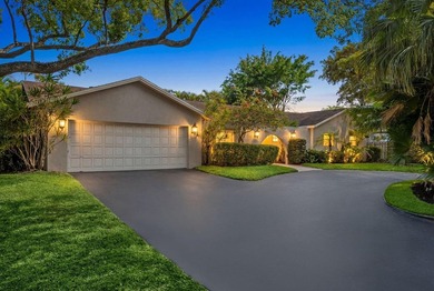 Priced to Sell! This is your Opportunity in Jacaranda Country - photo 2