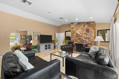 Priced to Sell! This is your Opportunity in Jacaranda Country - photo 10