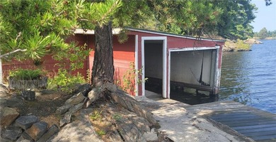 Enchanting waterfront property made up of 2 lots has location - photo 3