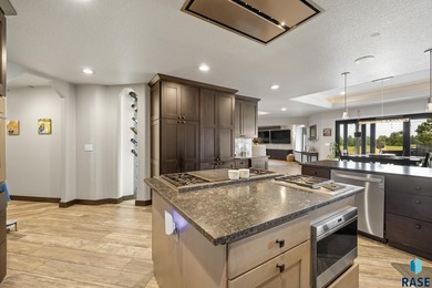 Luxury Living on Red Rocks Golf Course Modern elegance meets - photo 7