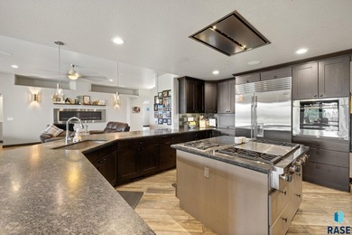 Luxury Living on Red Rocks Golf Course Modern elegance meets - photo 8