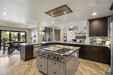 Luxury Living on Red Rocks Golf Course Modern elegance meets - photo 9