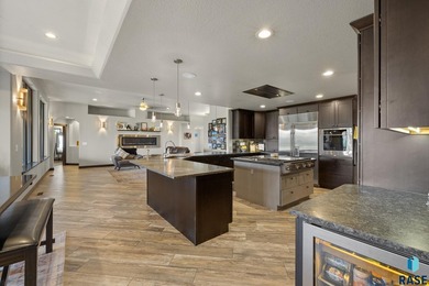 Luxury Living on Red Rocks Golf Course Modern elegance meets - photo 10