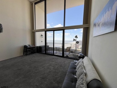 EXCEPTIONAL SOUTHSIDE PENTHOUSE OPPORTUNITY Experience elevated - photo 2
