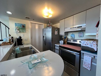 EXCEPTIONAL SOUTHSIDE PENTHOUSE OPPORTUNITY Experience elevated - photo 9