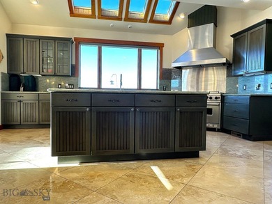 There are plenty of luxury homes. There are very few places - photo 9