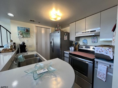 EXCEPTIONAL SOUTHSIDE PENTHOUSE OPPORTUNITY Experience elevated - photo 9