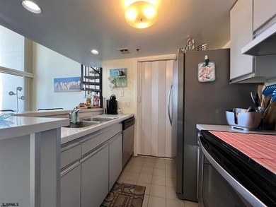 EXCEPTIONAL SOUTHSIDE PENTHOUSE OPPORTUNITY Experience elevated - photo 10