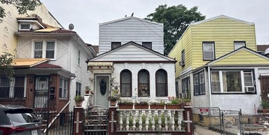 This Colonial Style Home Features 3 Bedrooms, 1.5 Baths, Formal - photo 2