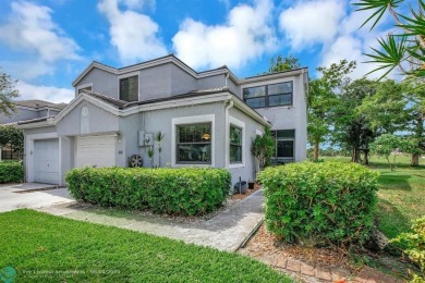 Lake Townhome/Townhouse For Sale in Tamarac, Florida
