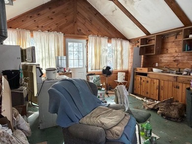 Seller has cleaned out ALL the contents! The 2004 cottage is a - photo 8