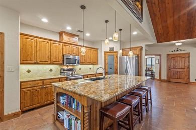 Welcome to this impressive custom home in the gated Texoma - photo 2