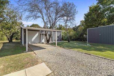 2 CABINS for a combined total of 3 bedrooms and 2 bathrooms and - photo 4